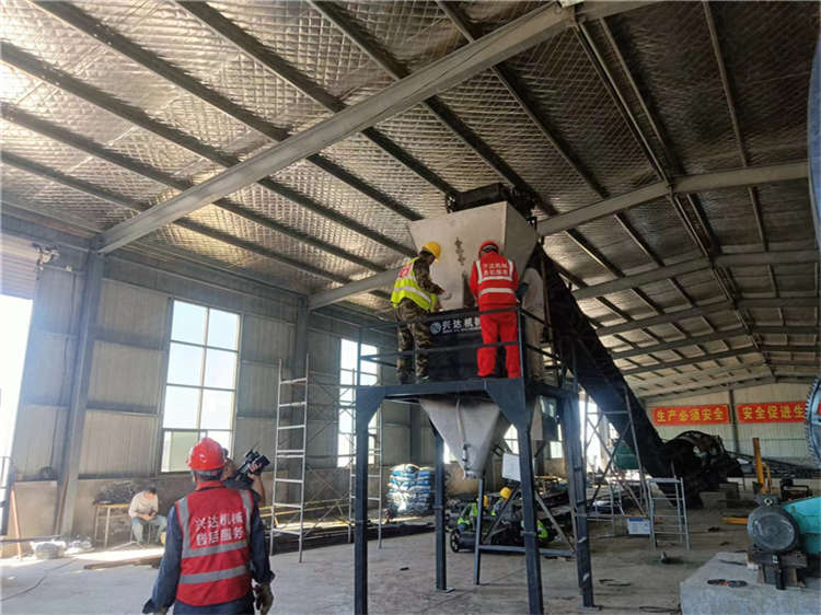 ���ݼS���ЙC(j��)�ʰ��b�C(j��)�Ԅ�(d��ng)�Q�ؿ͑�ʹ�ìF(xi��n)��(ch��ng)